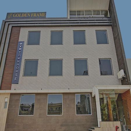 Townhouse Golden Frame Hotel Ghaziabad Luaran gambar