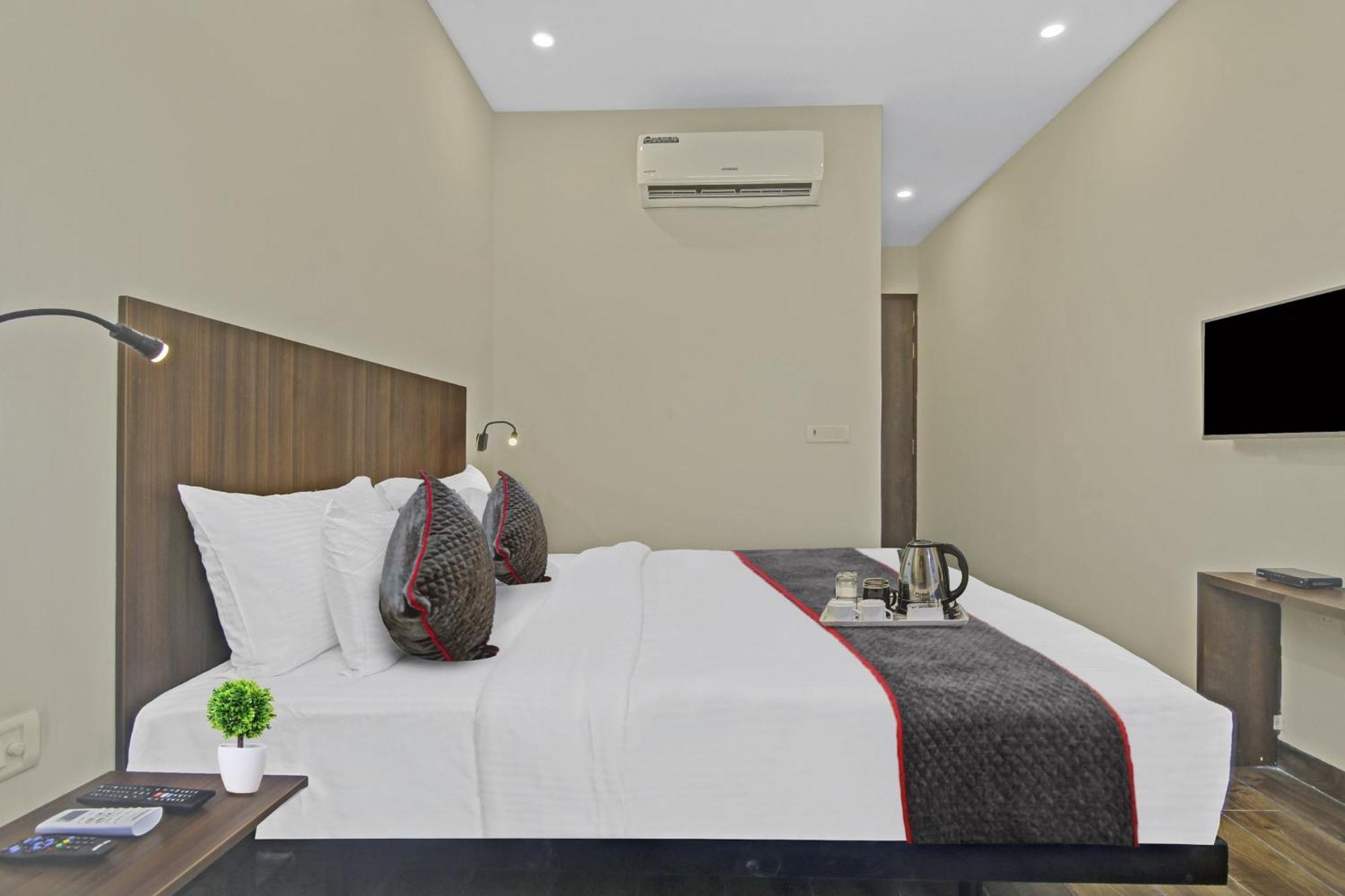Townhouse Golden Frame Hotel Ghaziabad Luaran gambar