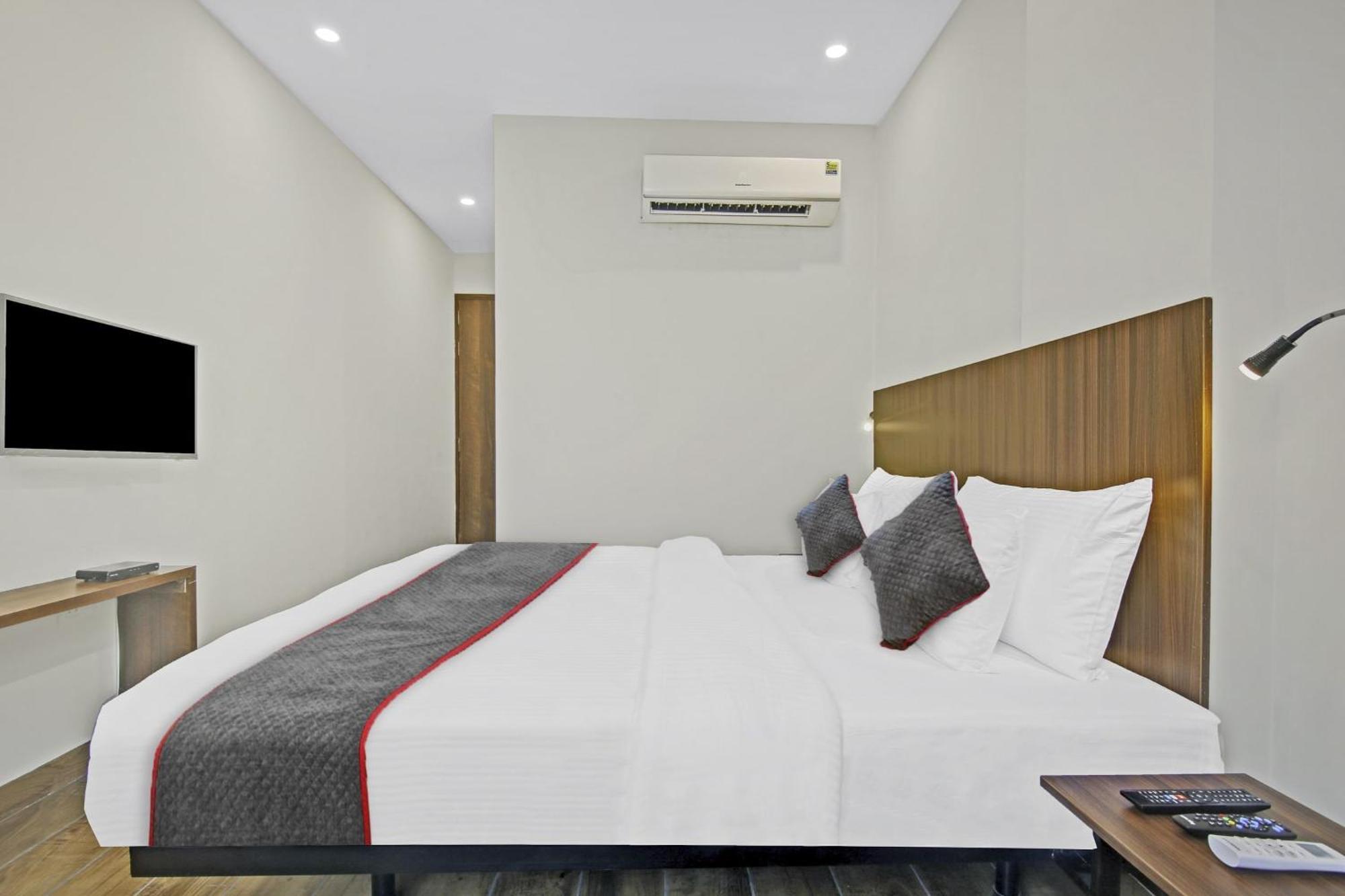 Townhouse Golden Frame Hotel Ghaziabad Luaran gambar