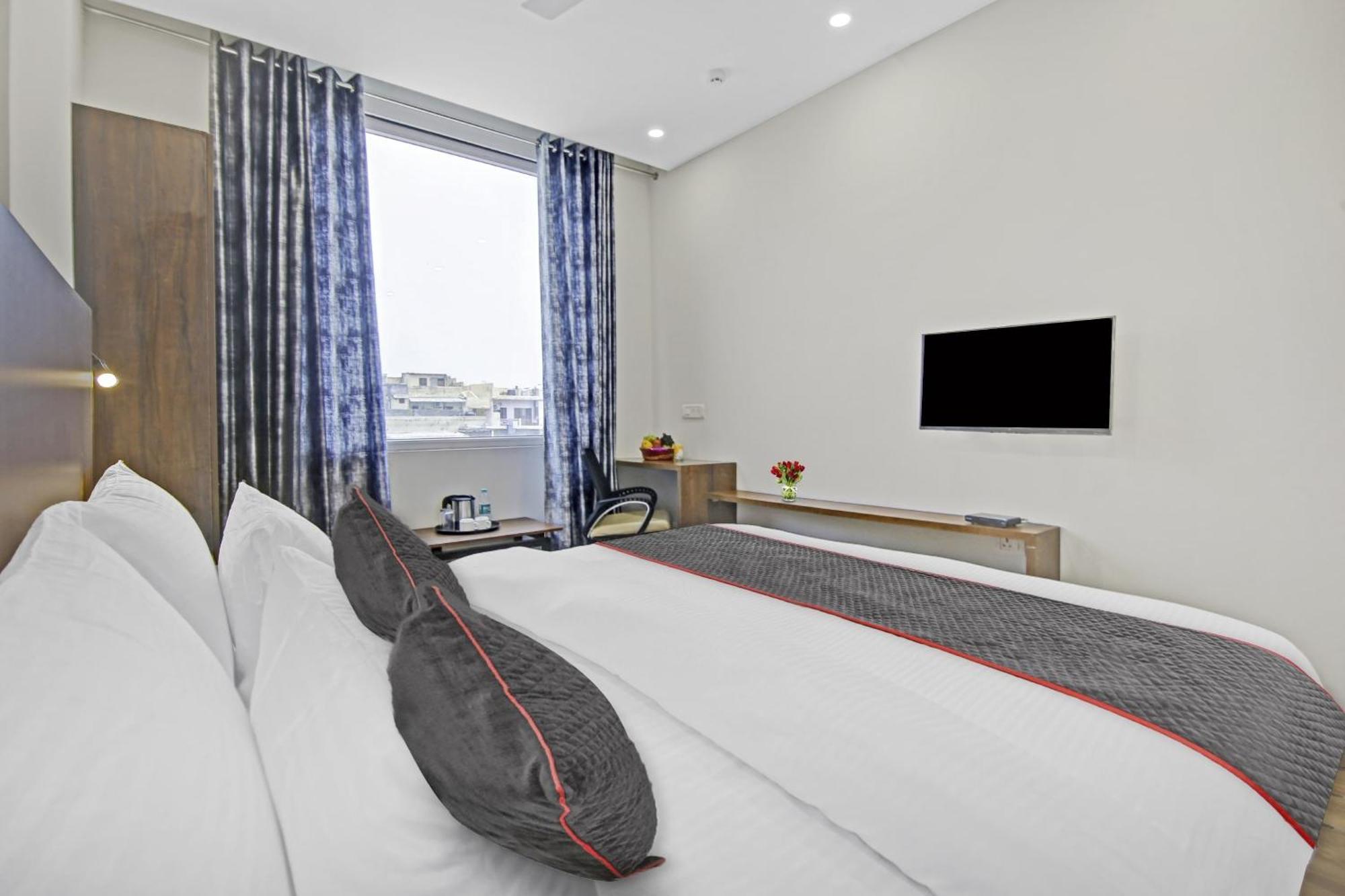 Townhouse Golden Frame Hotel Ghaziabad Luaran gambar