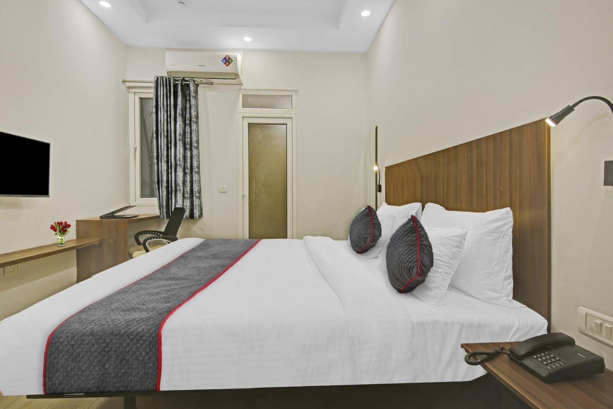 Townhouse Golden Frame Hotel Ghaziabad Luaran gambar