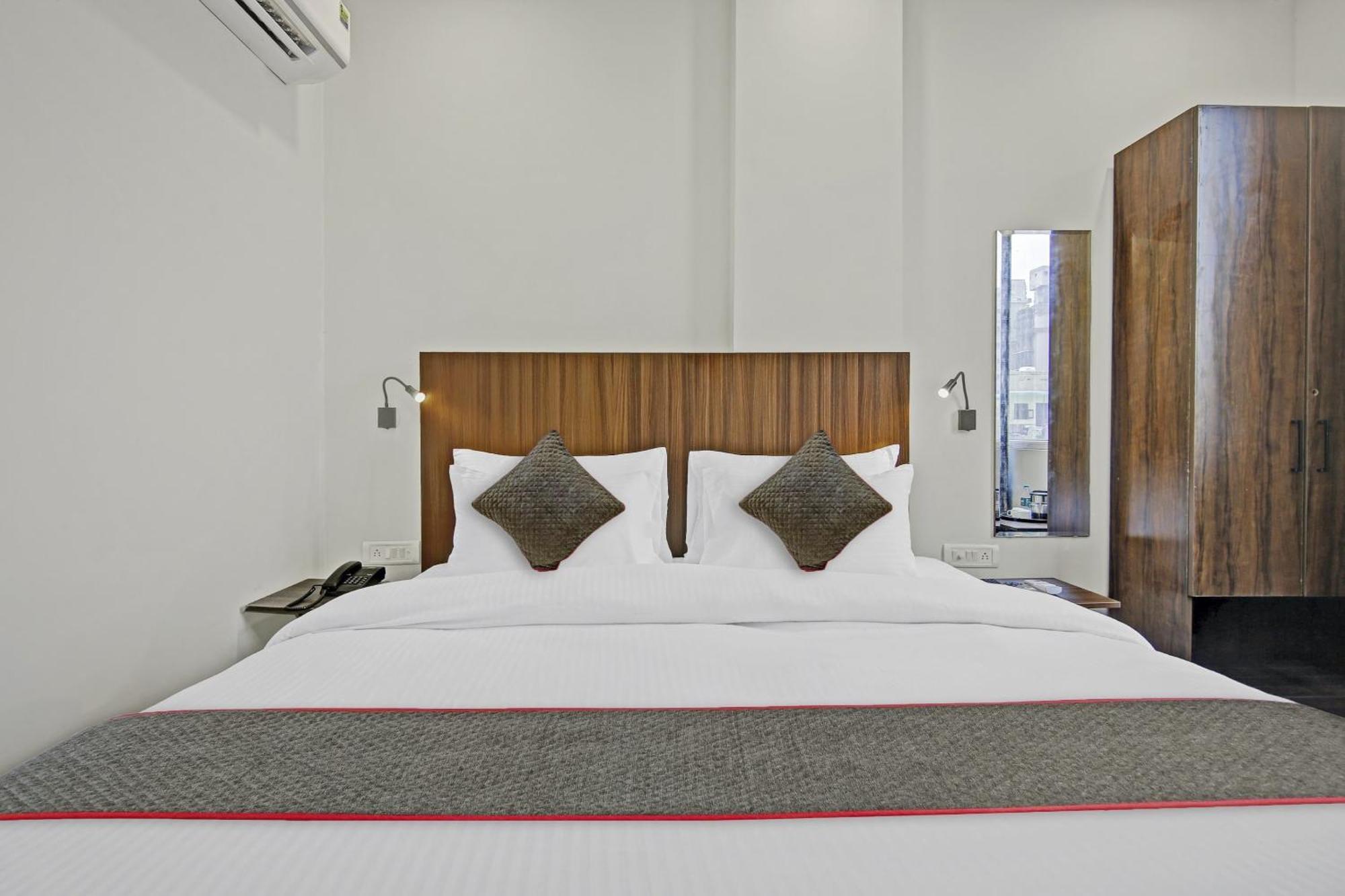 Townhouse Golden Frame Hotel Ghaziabad Luaran gambar