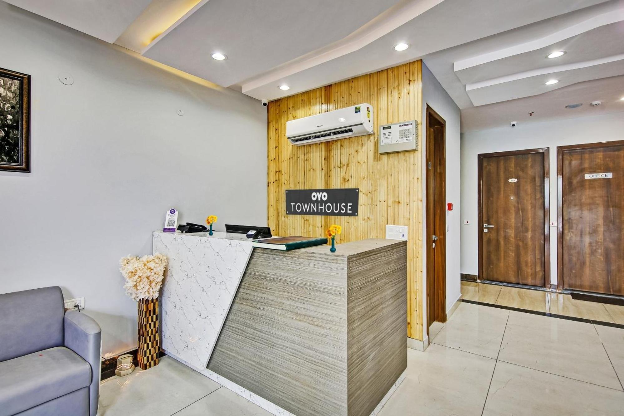 Townhouse Golden Frame Hotel Ghaziabad Luaran gambar