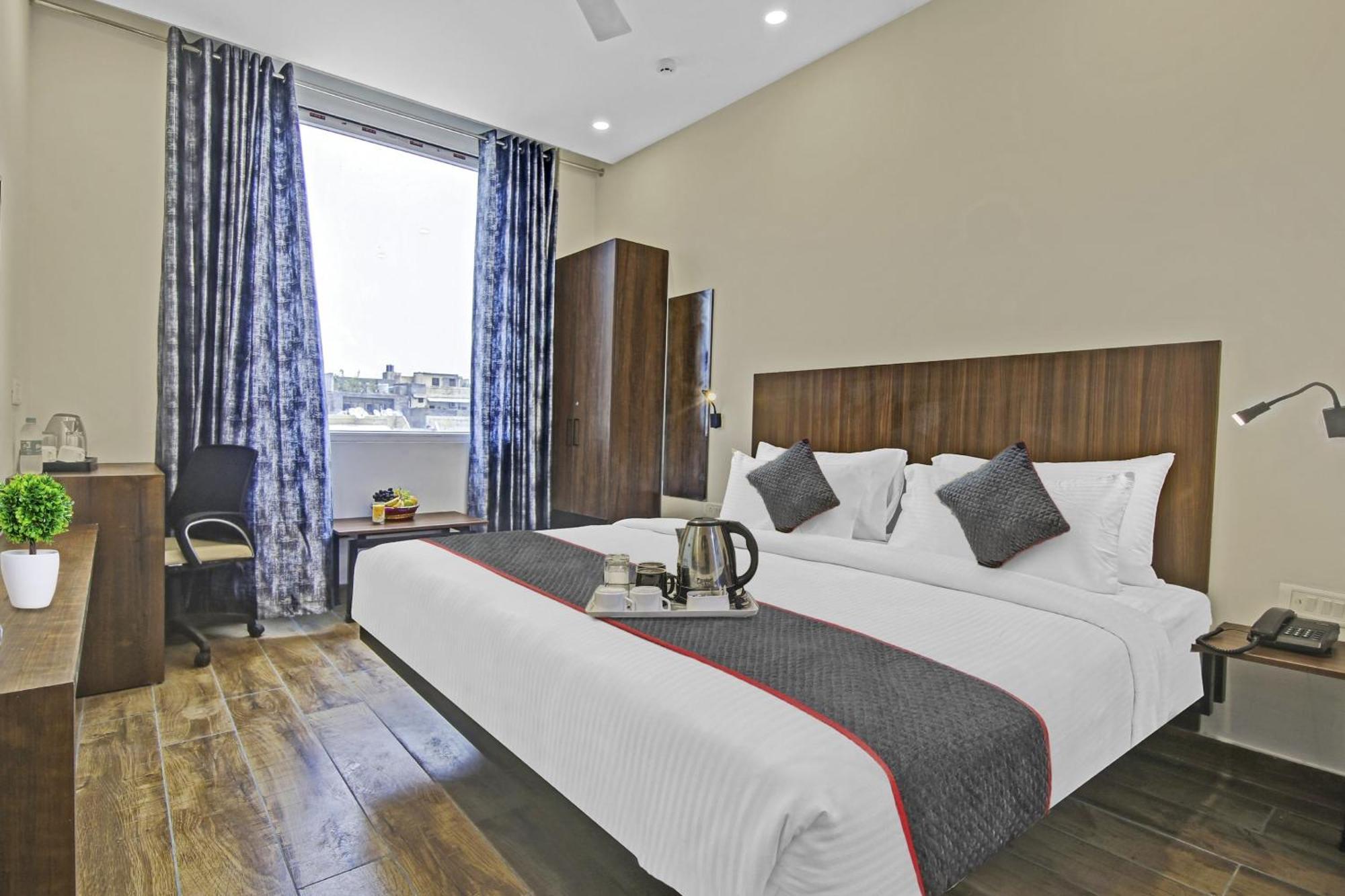 Townhouse Golden Frame Hotel Ghaziabad Luaran gambar
