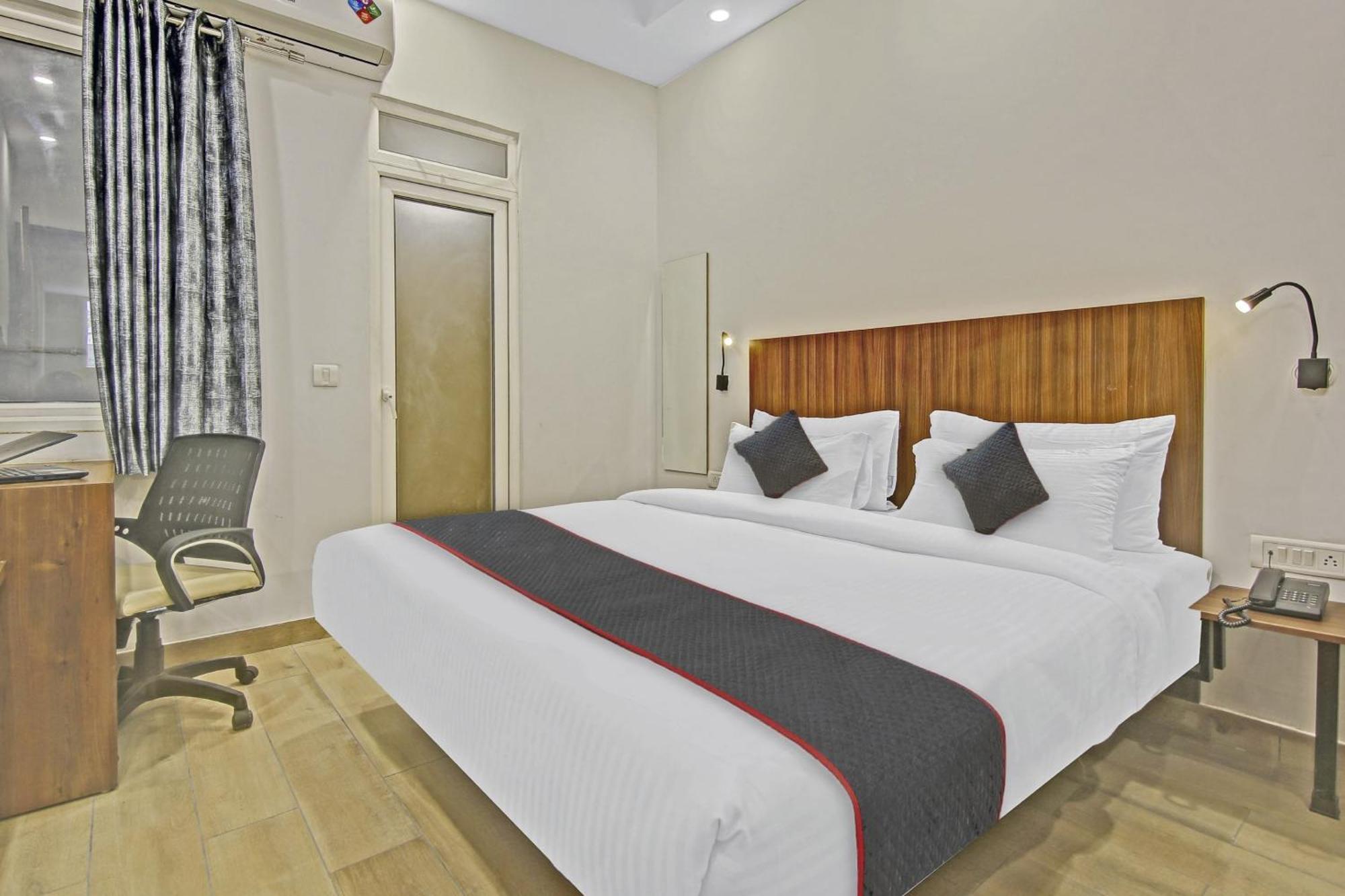Townhouse Golden Frame Hotel Ghaziabad Luaran gambar