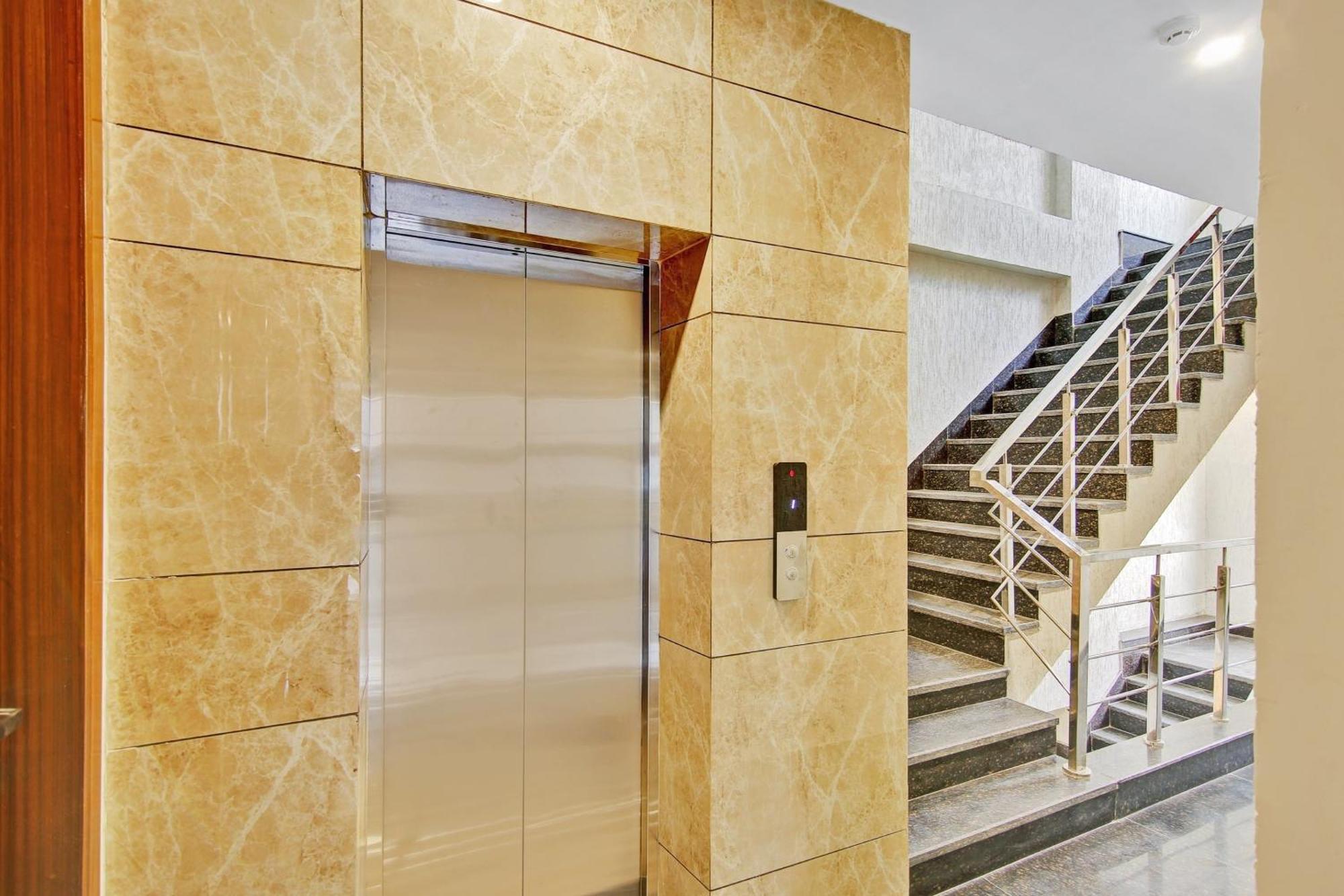Townhouse Golden Frame Hotel Ghaziabad Luaran gambar
